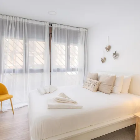 Casa Girasol - Spacious Near Center Apartment